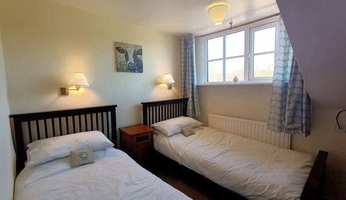 Twin Room, Ensuite 3