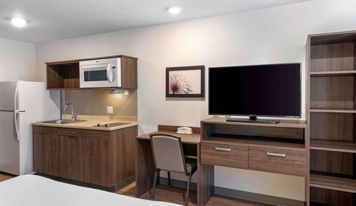 Standard Studio, 1 Queen Bed, Non Smoking, Refrigerator & Microwave