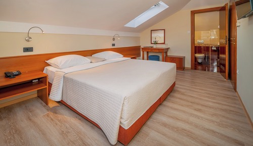 Economy Double or Twin Room, Partial Sea View