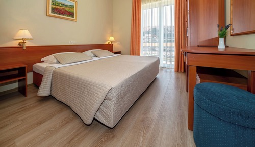 Family Room, Partial Sea View