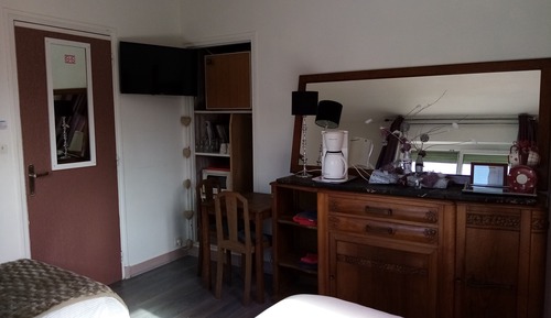 Classic Triple Room, Shared Bathroom