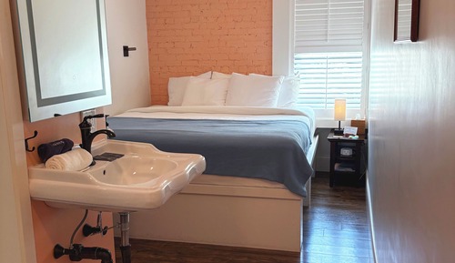 Standard Room (King Quarters)