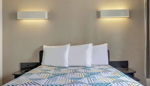 Standard Room, 1 Queen Bed, Smoking, Refrigerator & Microwave