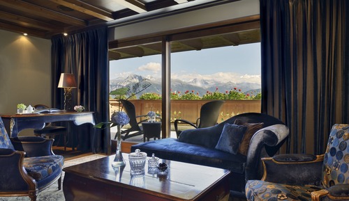 Deluxe Suite, 1 King Bed, Balcony, Mountain View