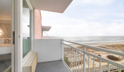 Room, 1 King Bed with Sofabed, Coast Line View