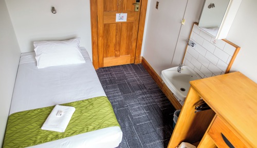 Single Room, Shared Bathroom (1 Single Bed only)