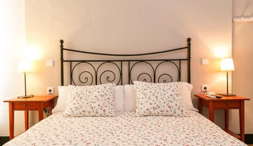 Basic Double Room, Shared Bathroom
