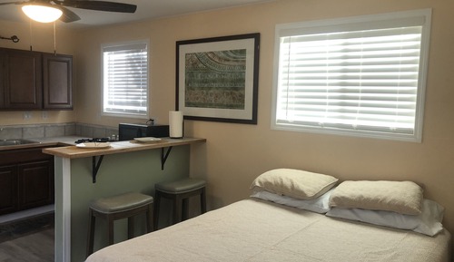 #05 Bungalow W/Bath, kitchenette