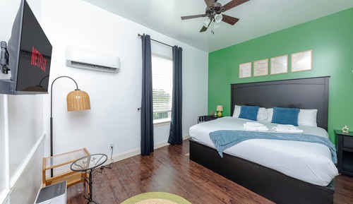 King Studio, Non Smoking, Refrigerator & Microwave, Kitchenette