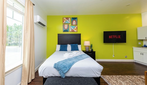 Queen Studio, Non Smoking, Refrigerator & Microwave, Kitchenette