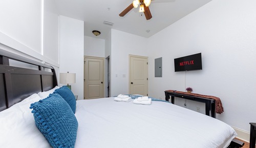 Signature Suite, 1 King Bed with Sofa bed, Non Smoking, Kitchen