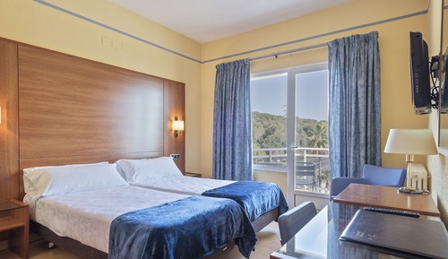 Double Room, with Balcony and Bathtub, Partial Sea View