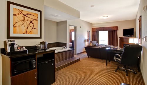 Deluxe Suite, Jetted Tub