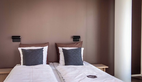 Apartment, 1 Bedroom (Street-side)