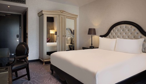 Queen Room with Balcony