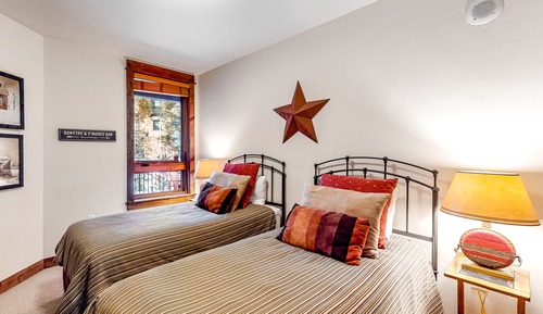 Condo, 2 Bedrooms