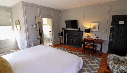 22 - Governor's room