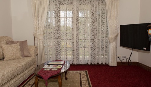 Standard Room, Balcony (Victorian Suites) with Split level, Spacious Lounge area, Ensuite bathroom