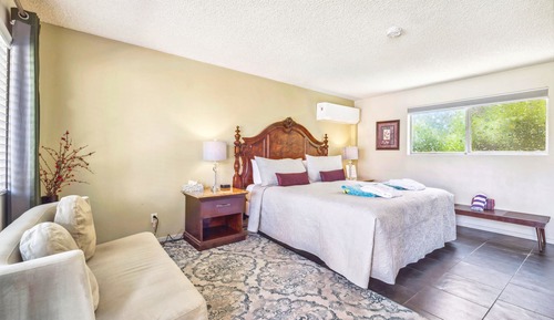 Studio, 1 King Bed, Private Bathroom (California)