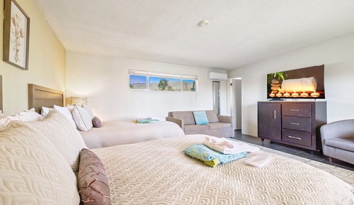 Double Room, 2 Queen Beds, Private Bathroom (Room 2 Double)