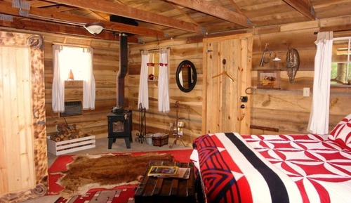 Room (Porch Cabin - Shares bath with Saddle)