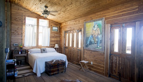 Room (Overlook Suite - Private Bathroom)