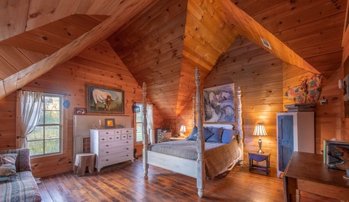 Room (Blue Room - Shares bath with Hoberts/) - Not pet friendly