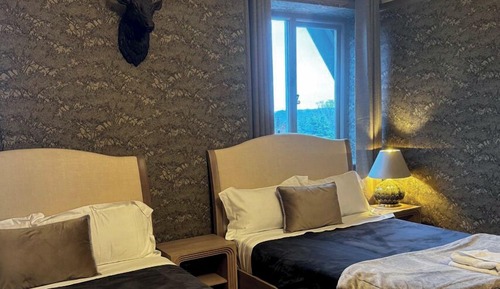 Twin Room, Ensuite (The Yoko Room)