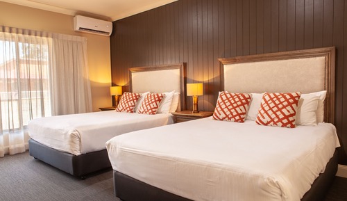 Studio Twin Queen Room