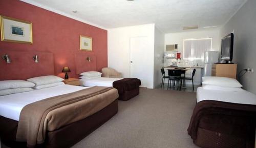 Family Room, Kitchenette