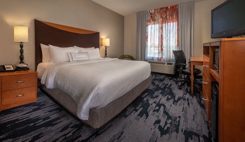 Room, 1 King Bed, Hearing Accessible (Accessible Bathtub)