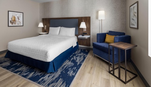 Classic Room, 1 King Bed, Accessible (Mobility Accessible Roll-In Shower)
