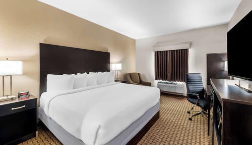 Standard Room, 1 King Bed, Accessible, Bathtub