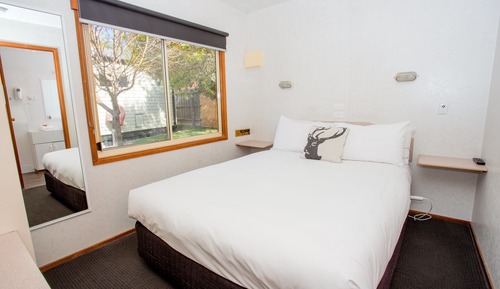 Deluxe One Bedroom Cottage - Two Berth