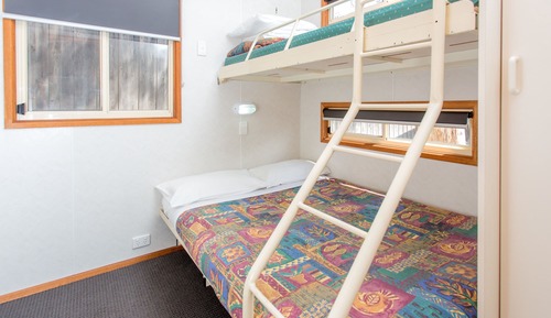 Deluxe One Bedroom Cabin - Five Berth