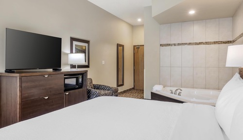 Standard Room, 1 King Bed, Non Smoking, Jetted Tub