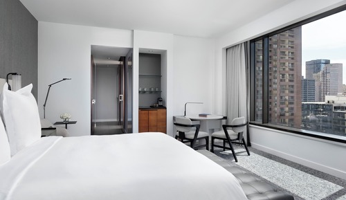 Premier Room, 1 King Bed, Corner