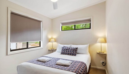 Deluxe 2 Bedroom Cabin - Sleeps 6