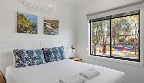 Deluxe 2 Bedroom Cabin - Sleeps 6