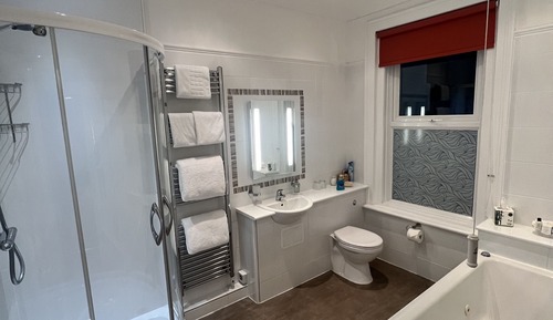 Superior Double Room, Bathtub