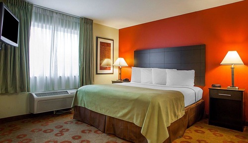 Suite, 1 King Bed, Accessible, Non Smoking