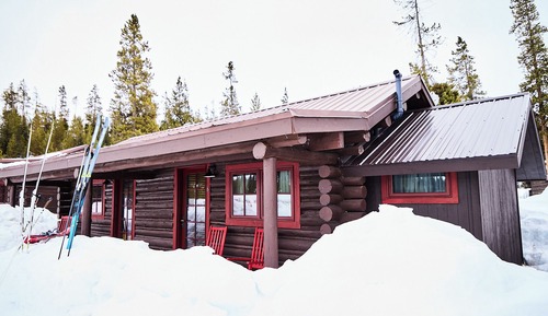 Two-room Cabin (1 king and 2 single beds)