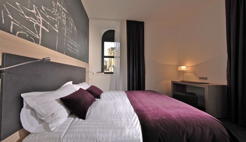 Standard Room, 1 Queen Bed, River View (Twin bed on request)