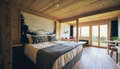 Deluxe double room with balcony and mountain view