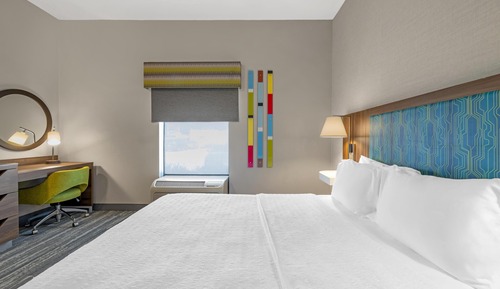 Room, 1 Queen Bed, Accessible (Mobility & Hearing, Roll-in Shower)
