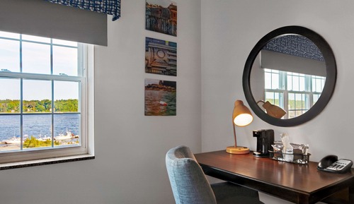 Room, 1 King Bed, River View (Shower Only)