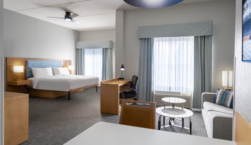Suite, 1 King Bed, Accessible