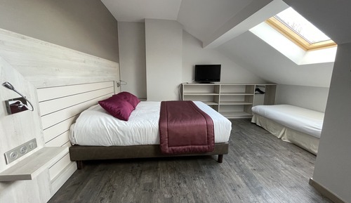 Superior Duplex, 1 Bedroom, Refrigerator & Microwave