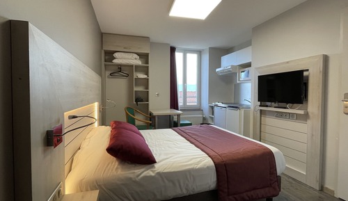 Superior Studio, 2 Twin Beds, Refrigerator & Microwave