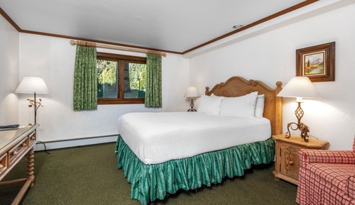 Garden Level Queen Room
